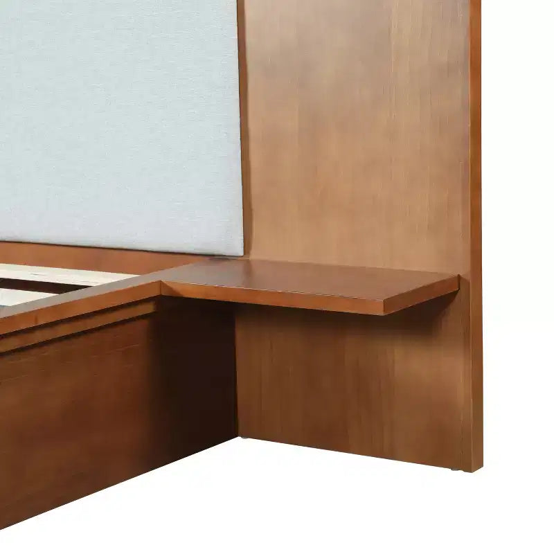 Letto a piattaforma in legno marrone/grigio chiaro e naturale/beige con testiera imbottita e ripiani laterali – Queen/King, 1 persona