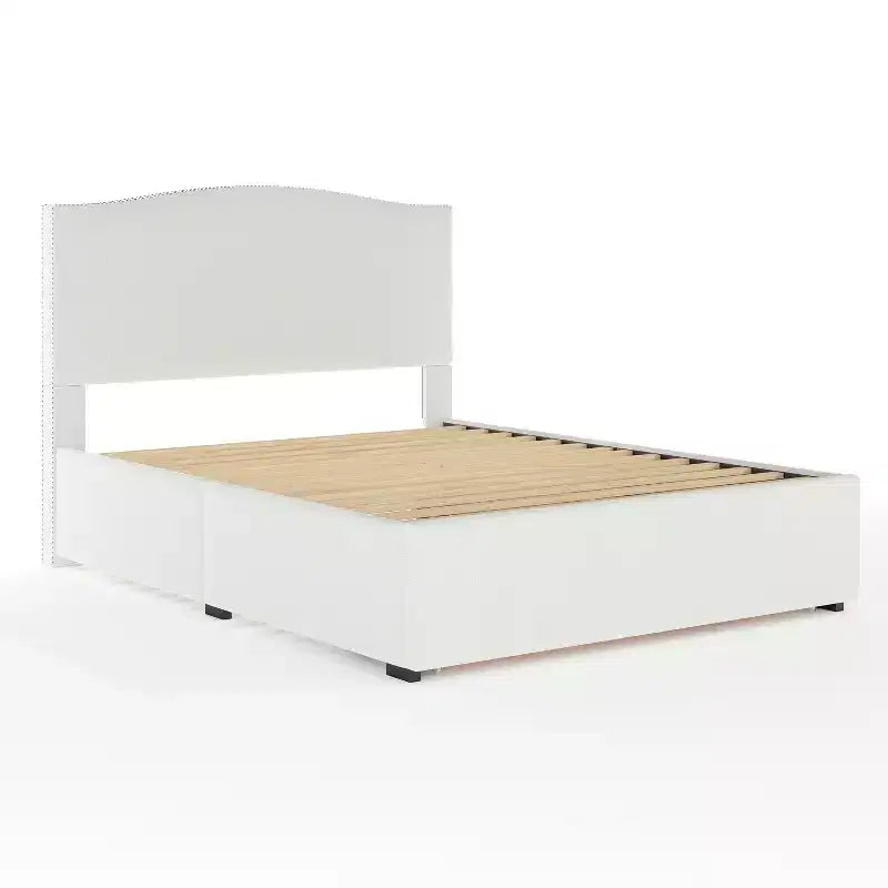 Letto a piattaforma imbottito Off-White con testiera borchiata e cassetti – Queen/King