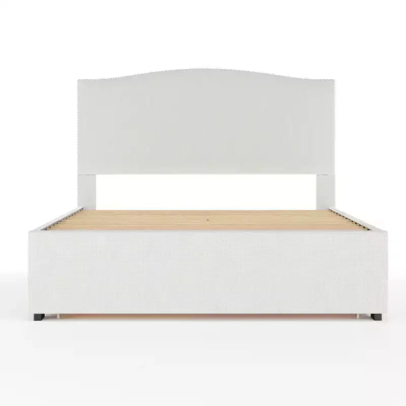Letto a piattaforma imbottito Off-White con testiera borchiata e cassetti – Queen/King