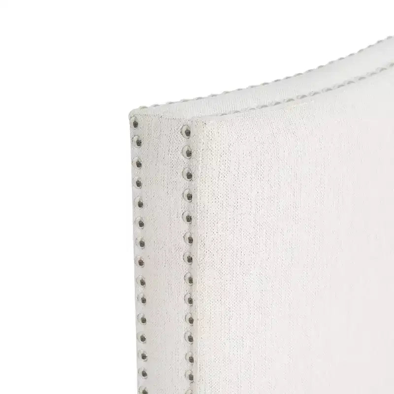 Letto a piattaforma imbottito Off-White con testiera borchiata e cassetti – Queen/King