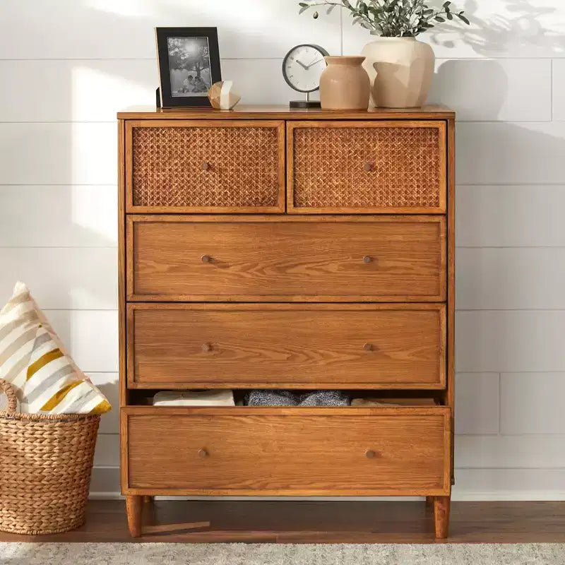 Cassettiera a 5 cassetti in rovere biondo, stile Mid-Century moderno con frontale in canna naturale